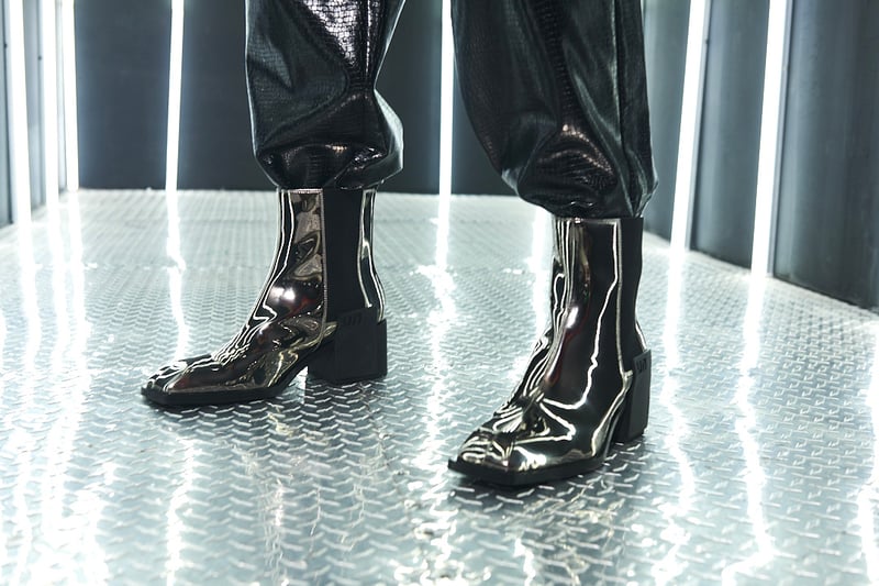 ユナイテッド ヌードがメタリックのブーツシリーズを発売、ブランド