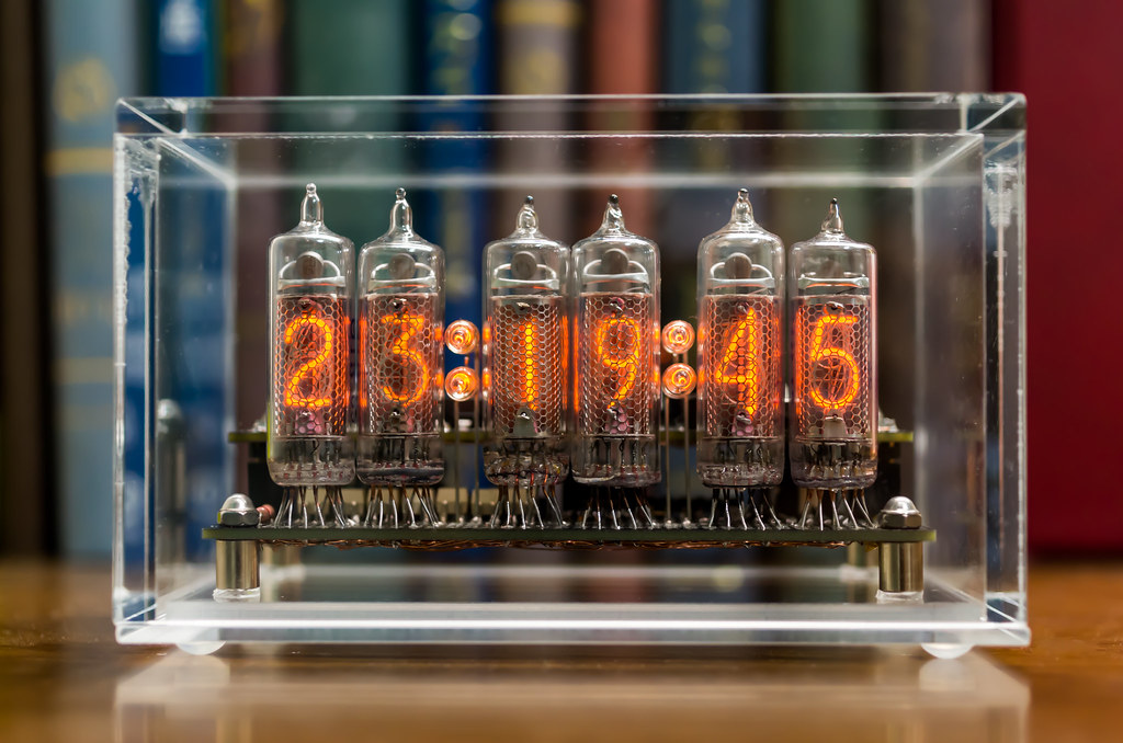 ニキシー管時計 in アクリルケース | なんでも独り言