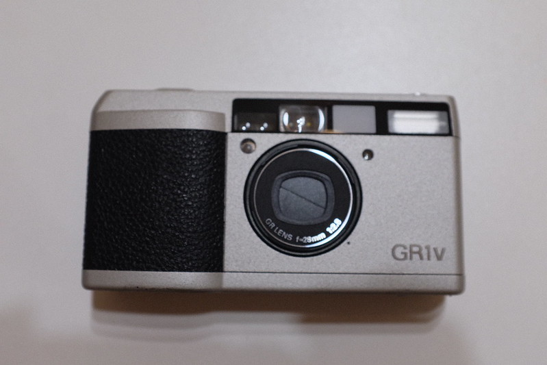 コンパクトフィルムカメラRICOH GR1vの大きさ比較なのです！ - SAY