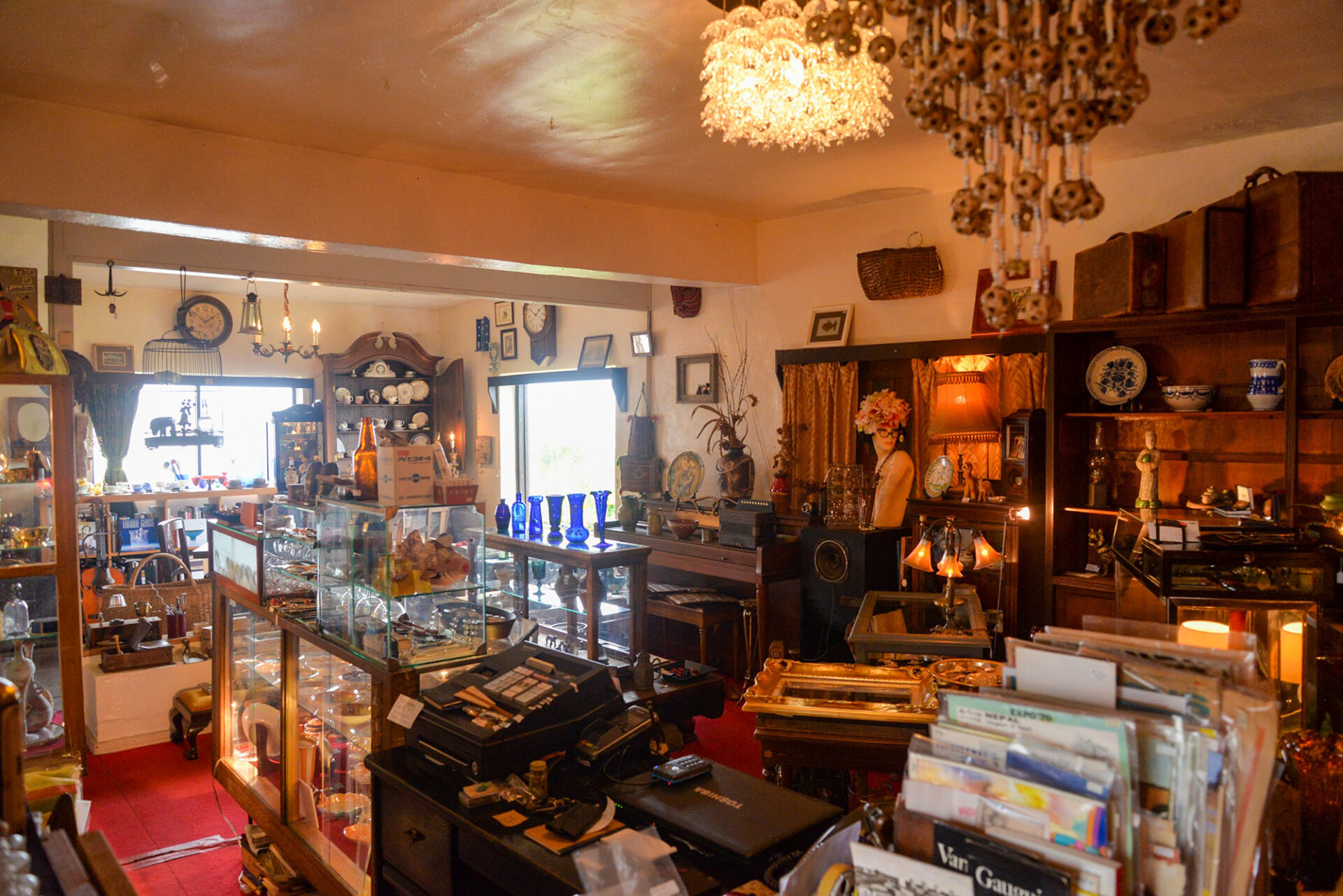 それは時代を越える美しさ 宜野湾市の「20世紀ハイツ」でアンティーク