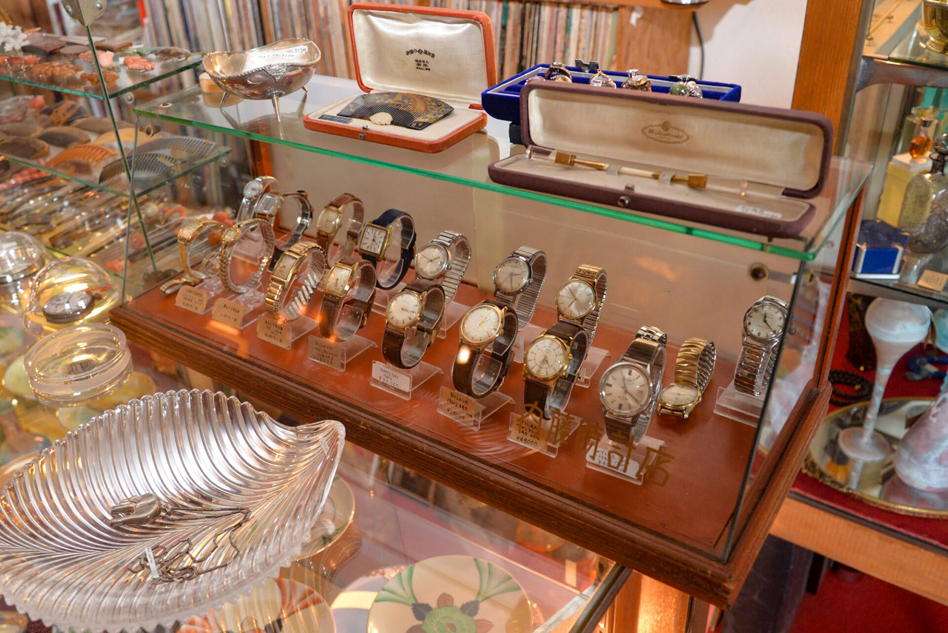 それは時代を越える美しさ 宜野湾市の「20世紀ハイツ」でアンティーク