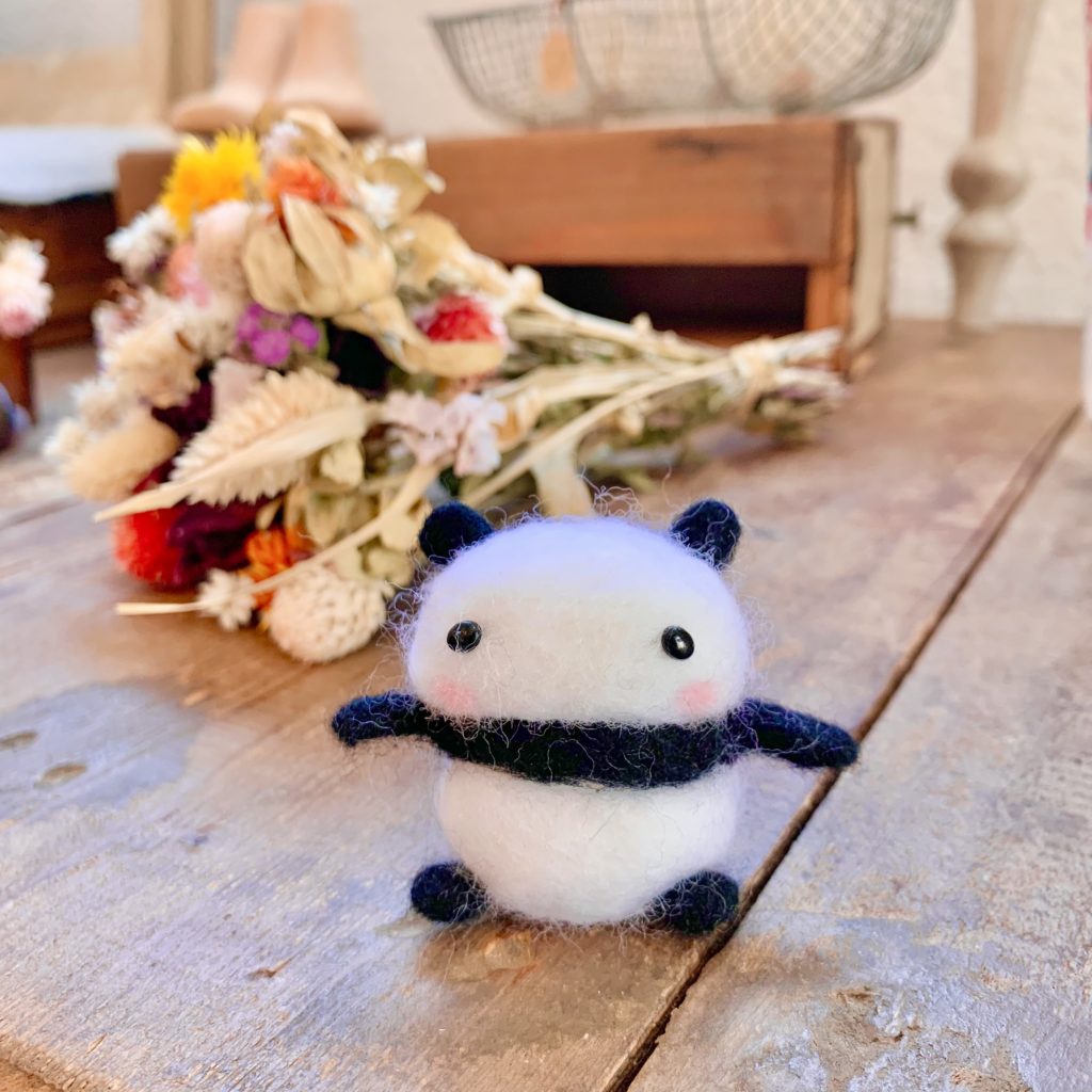 みみ 羊毛フェルト 作品 赤ちゃんパンダの冬のお散歩 みみ様 専用 羊毛