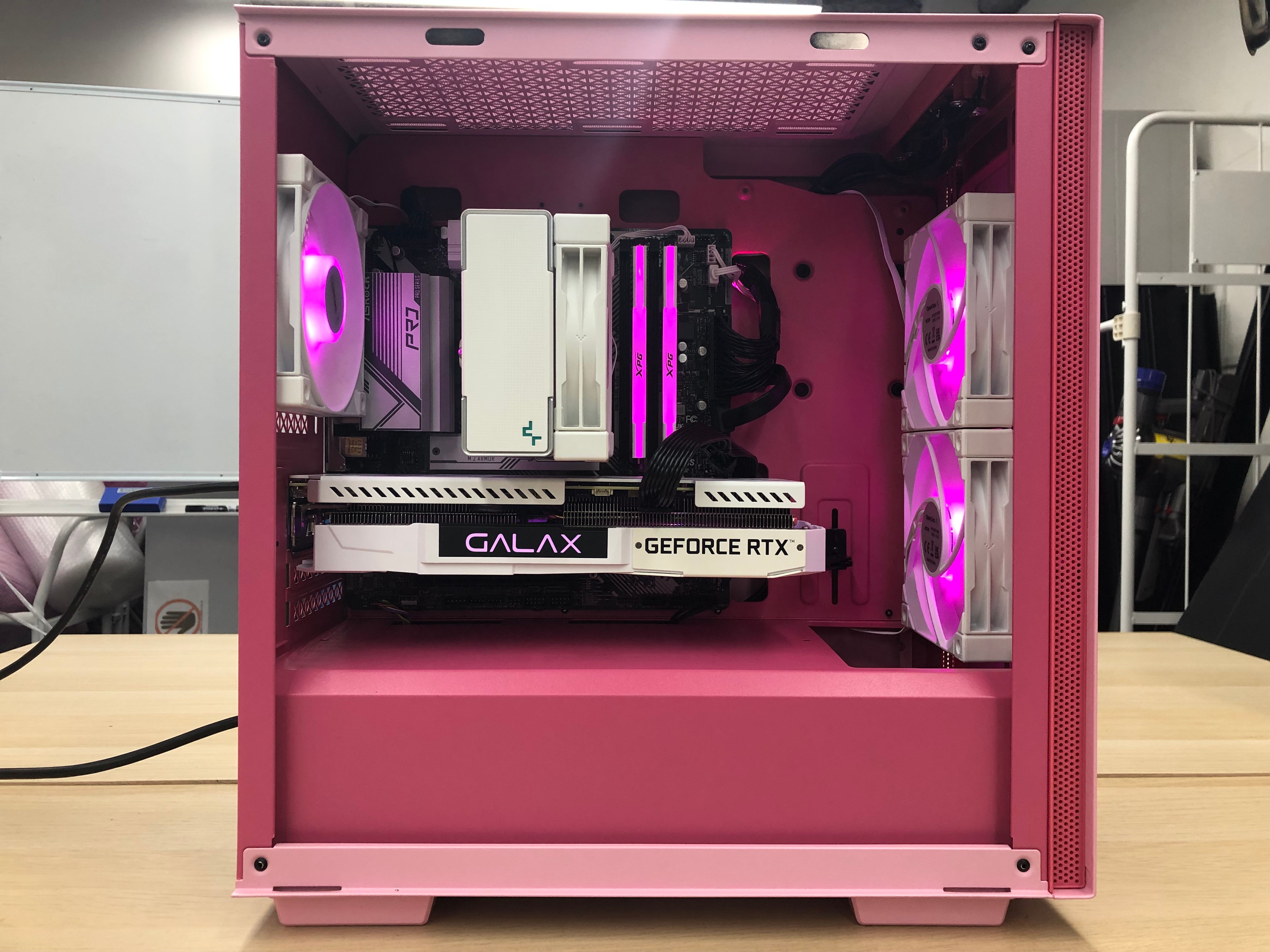 一目惚れのピンクケースで、自作PCへの挑戦！【大阪府大阪市