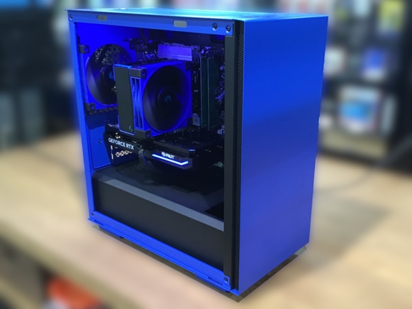 PC組立代行 専用色のブルーで統一されたデスクトップパソコン