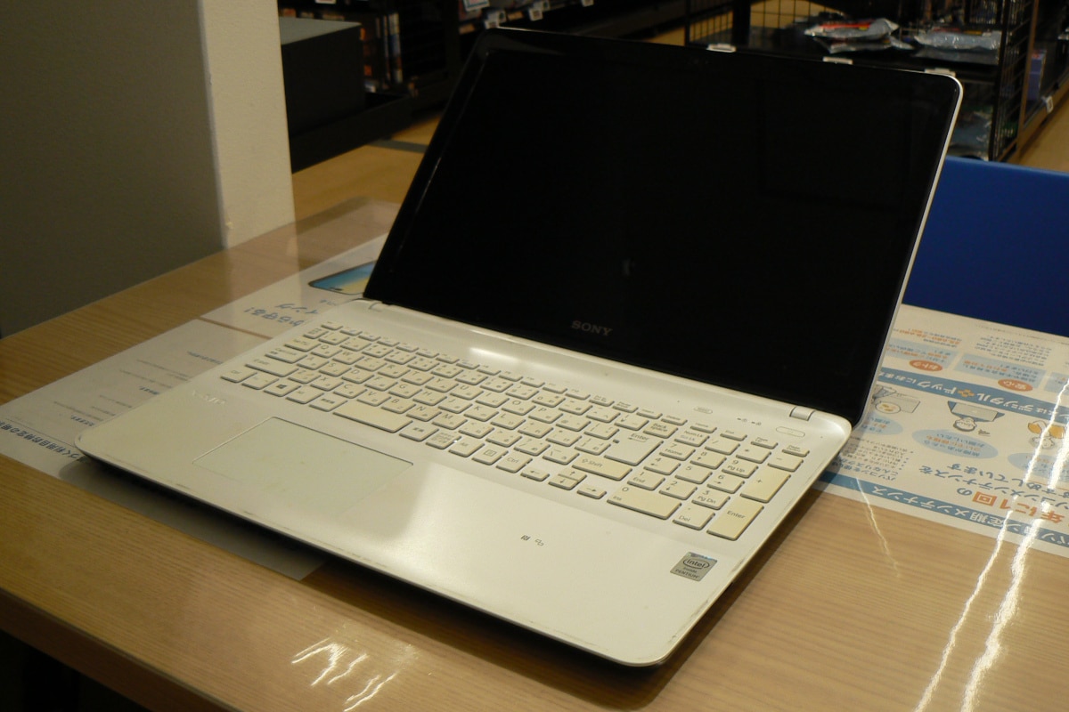 Sony VAIO Fit 画面が暗くなる【修理事例】 | パソコン修理スマホ