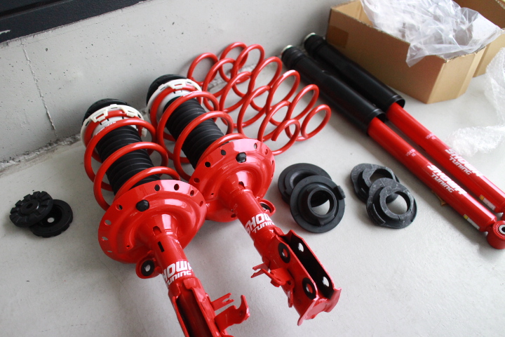 フィット GE8 ショーワサスペンションキット取り付け 四輪アライメント