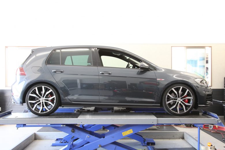 ゴルフ7 GTI アイバッハスプリング交換 四輪アライメント調整 - カー