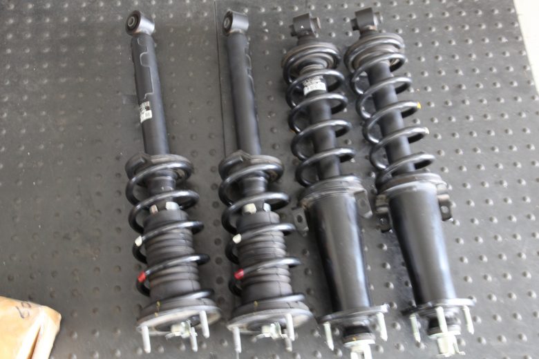 クラウン AWS210 純正サスペンション交換 四輪アライメント調整 - カー