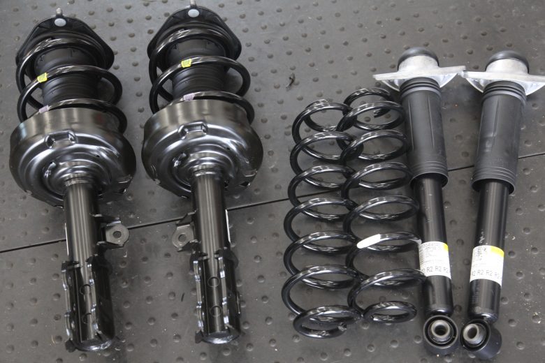 C-HR ZXY10 純正サスペンション交換と四輪アライメント - カー用品持込