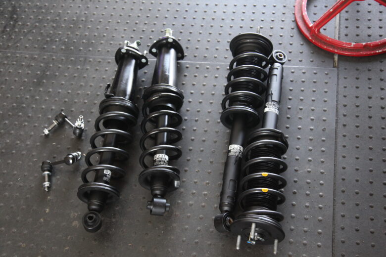 クラウン AWS210 純正サスペンション交換と四輪アライメント - カー