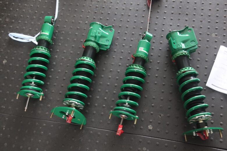 レガシィ BL5 TEIN車高調取り付けと四輪アライメント - カー用品持込