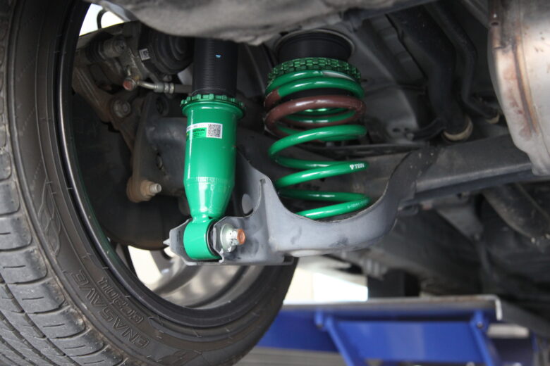 ステップワゴン RP5 TEIN車高調取り付けと四輪アライメント - カー用品