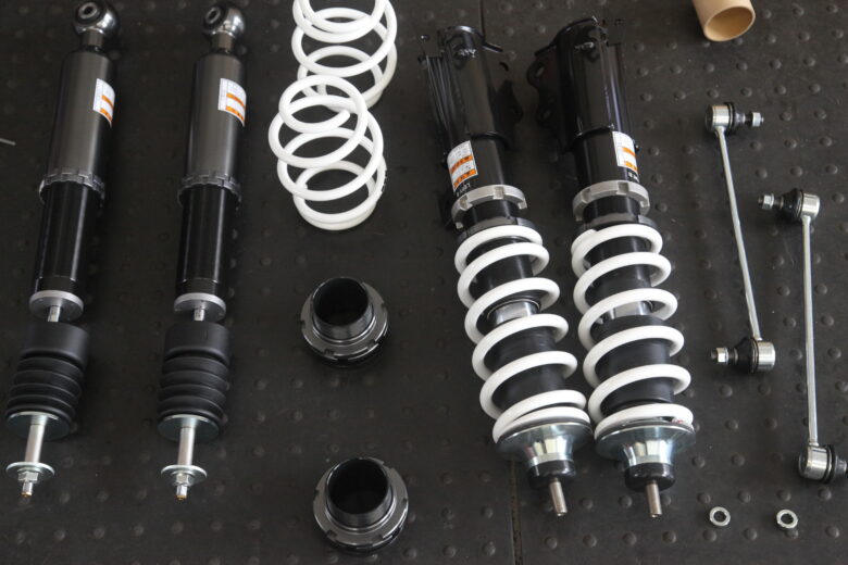 スイフト ZC33S SWKダウンサス取り付けと四輪アライメント - カー用品