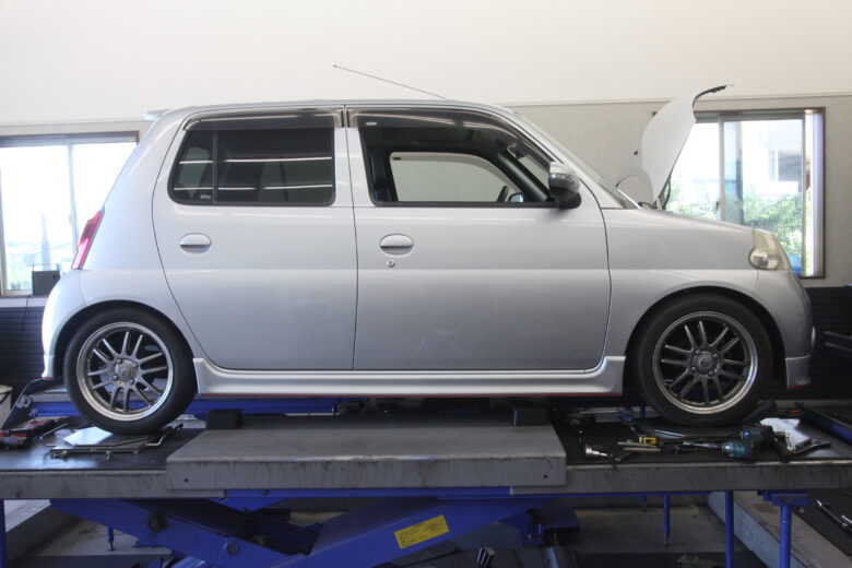 エッセ L235S ナビック車高調取り付けと四輪アライメント - カー用品持