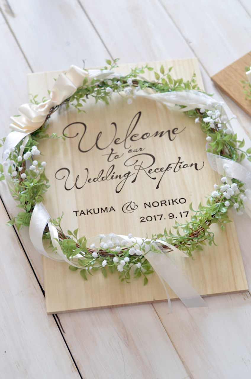 天然木にグリーン＆かすみ草をアレンジした北欧風ウェルカムボード