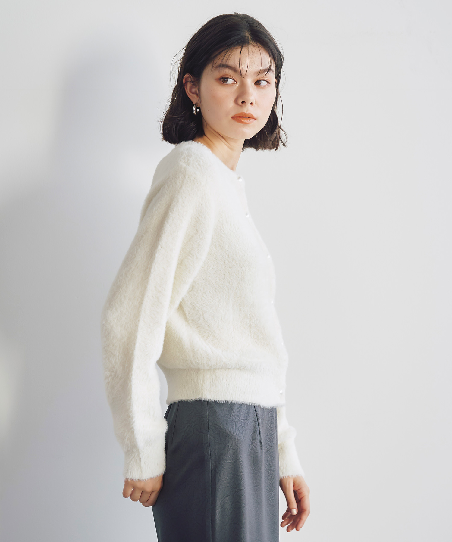 フェザーヤーンパールボタンニットカーディガン｜PETAL ONLINE（ペタル