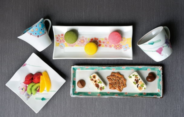 10号飾皿 古九谷花鳥（皿立付）