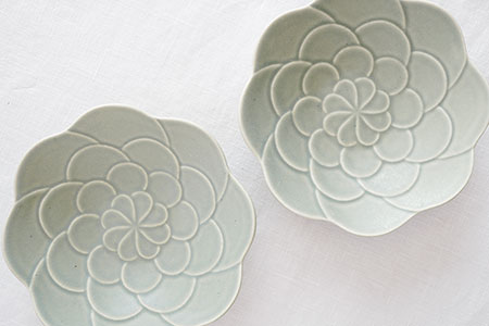 コ13 薄緑（しっとり）コサージュのお鉢 - 益子焼の小さな窯元