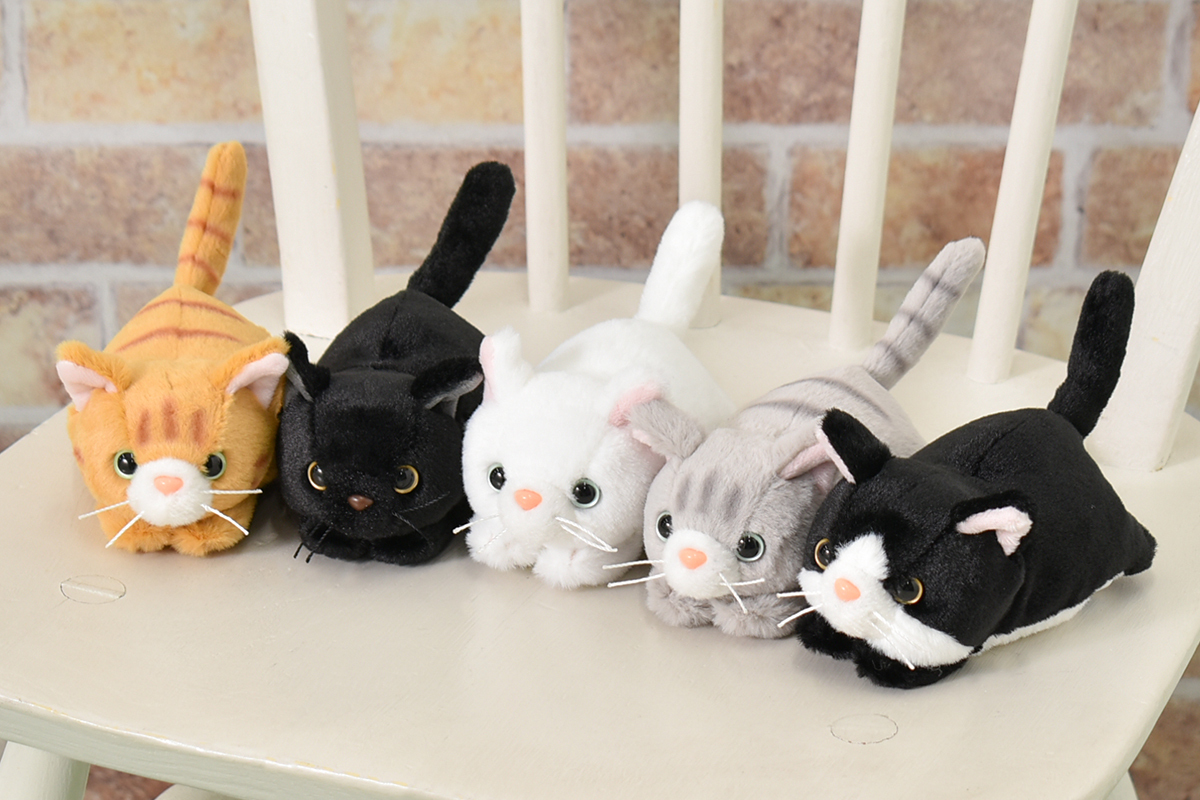 寝そべったリラックス姿がたまらにゃい！ オリジナルのぬいぐるみ