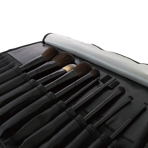 美容学生からプロまで対応するメイクアップ商品やコスメならLUXE