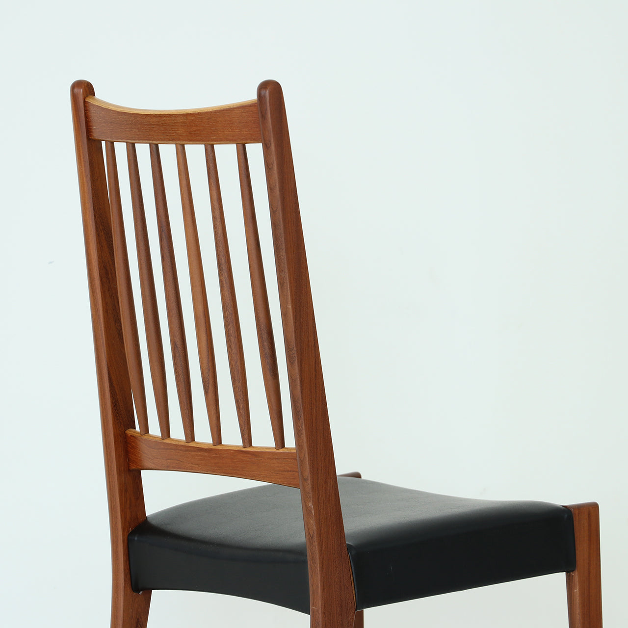 Dining chair / Arne Hovmand Olsen – FILM