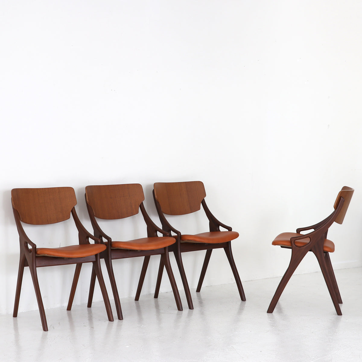 Dining chair / Arne Hovmand Olsen – FILM