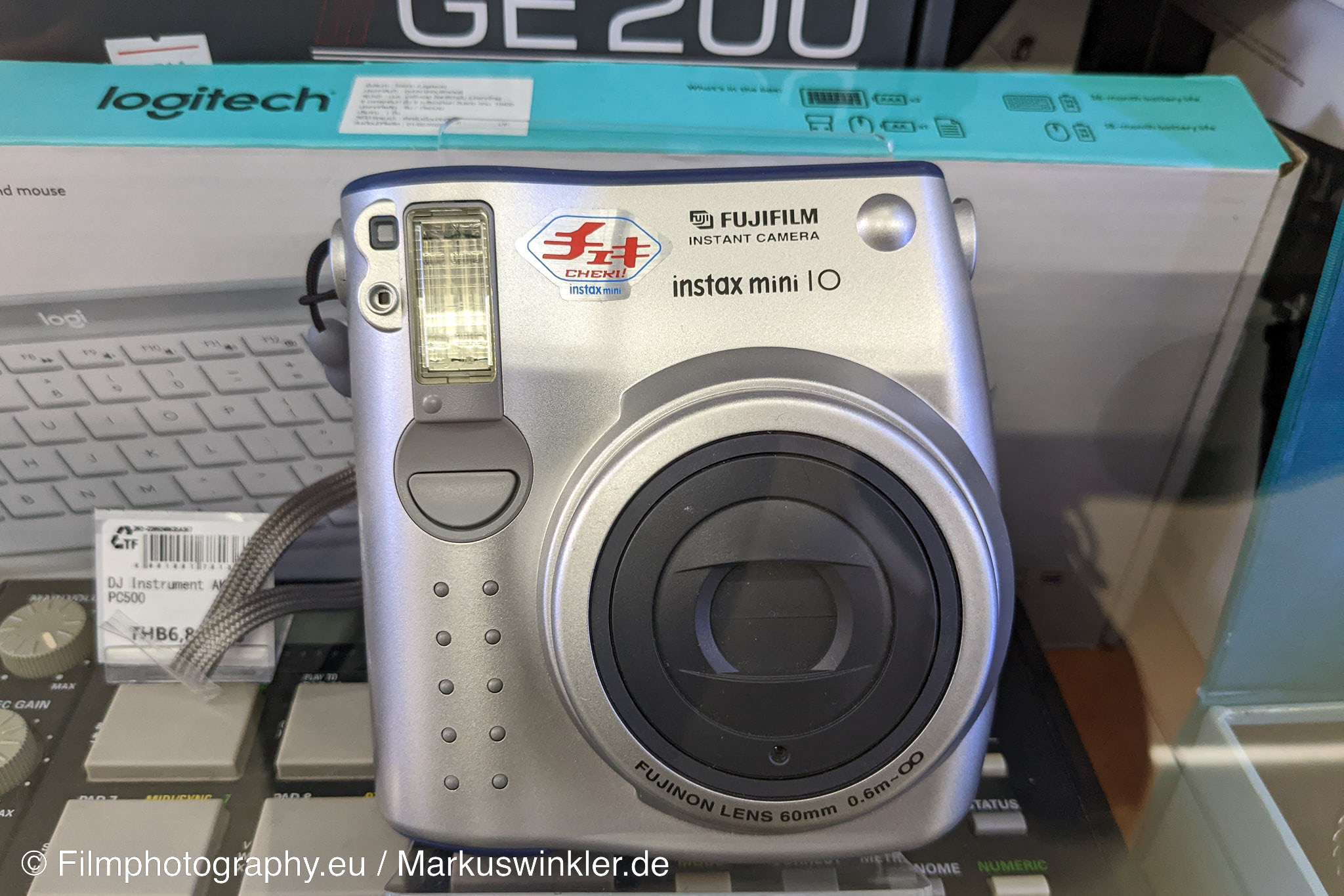 Fujifilm Instax Mini 10 - Background on films, batteries and the