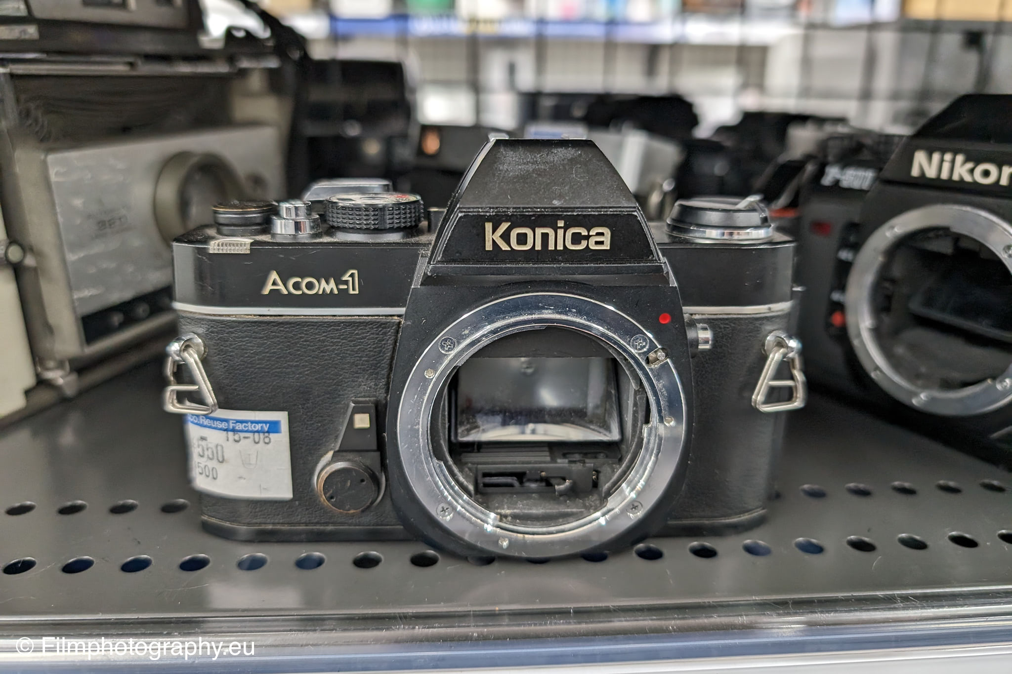 Konica Acom-1 - Features, batteries and the right films