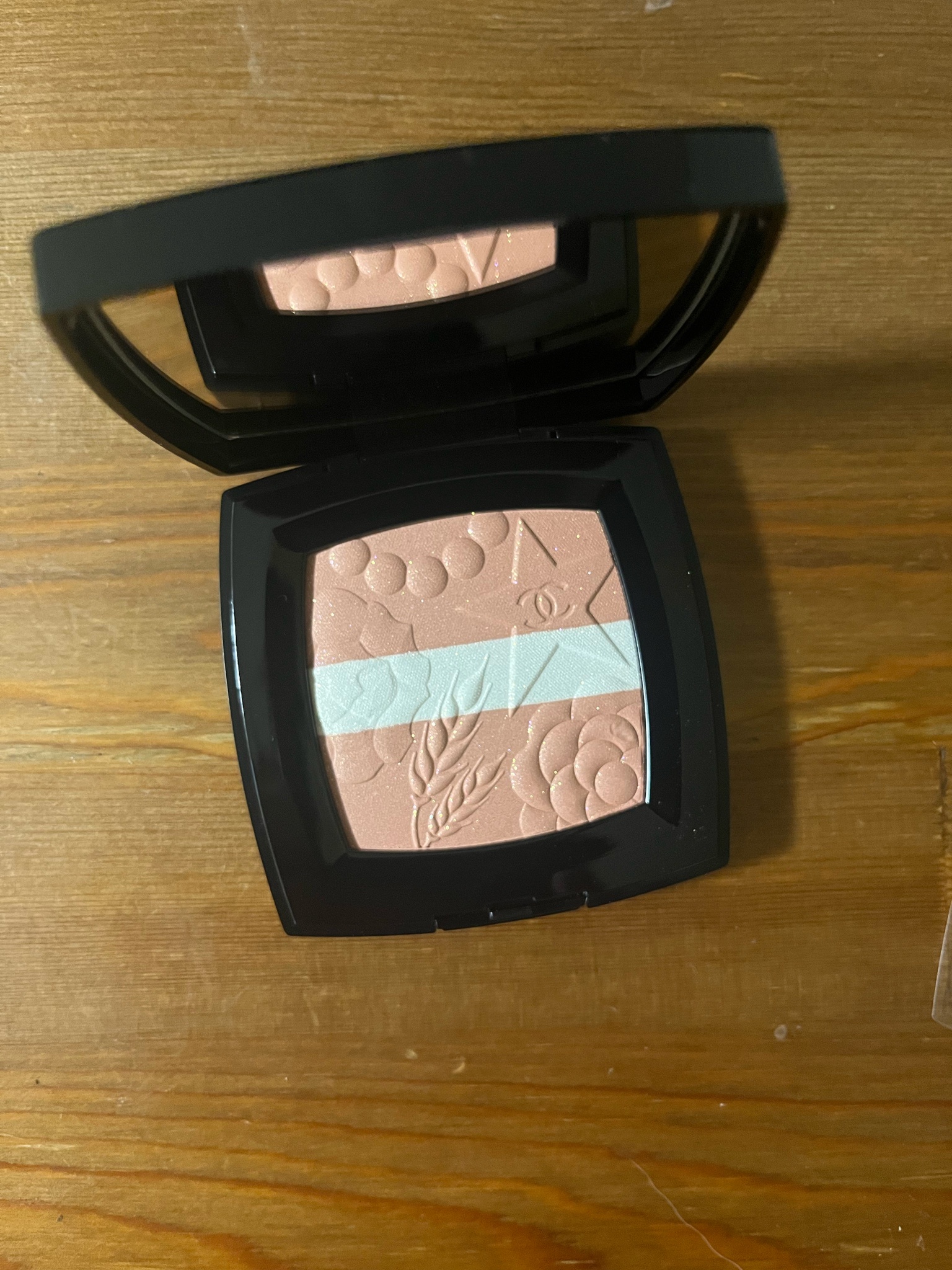 シャネル / レ シーニュ ドゥ シャネル 998 ペッシュ ルミエールの公式