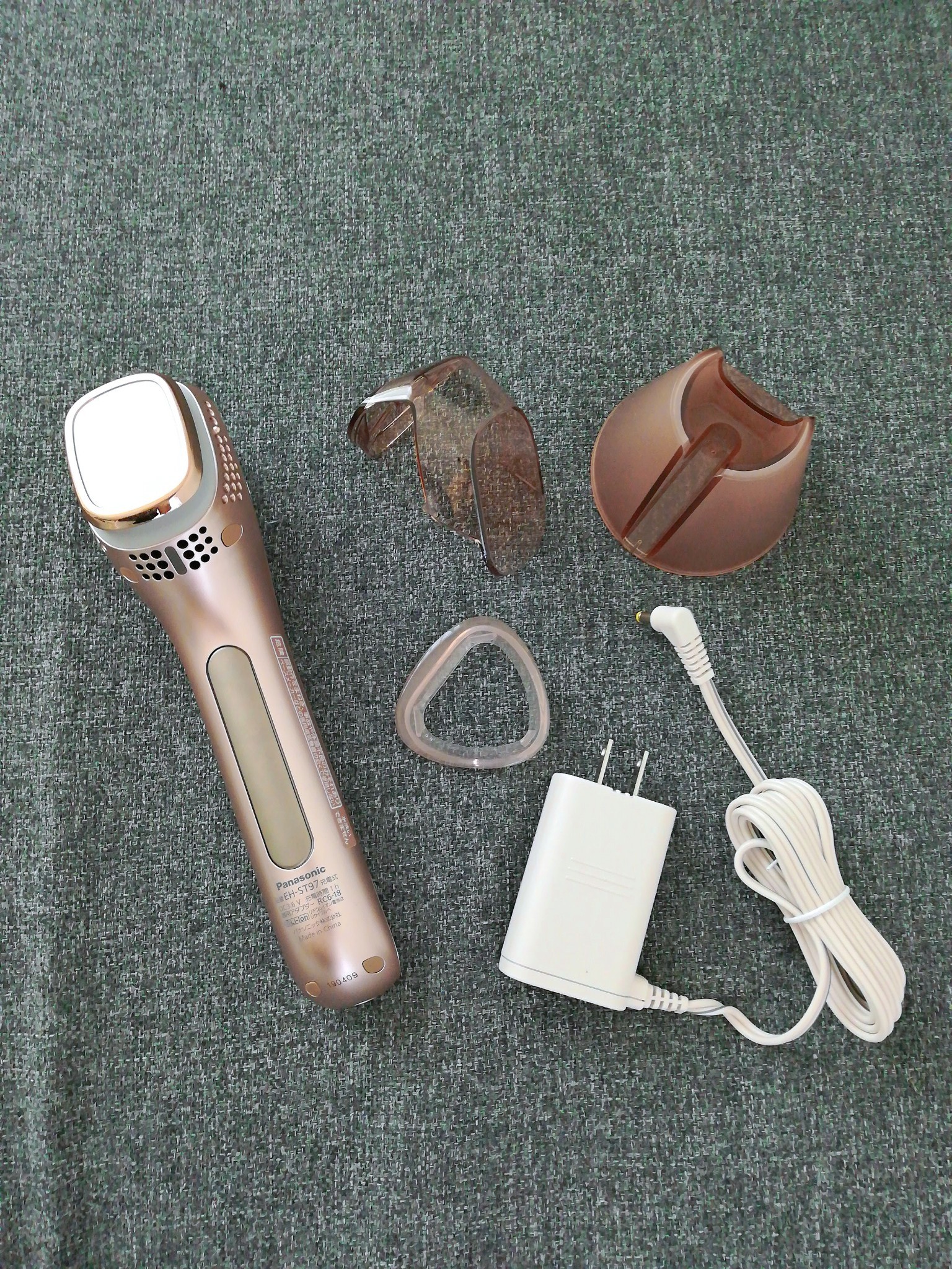 Panasonic / 導入美容器 イオンエフェクター EH-ST97の公式商品情報