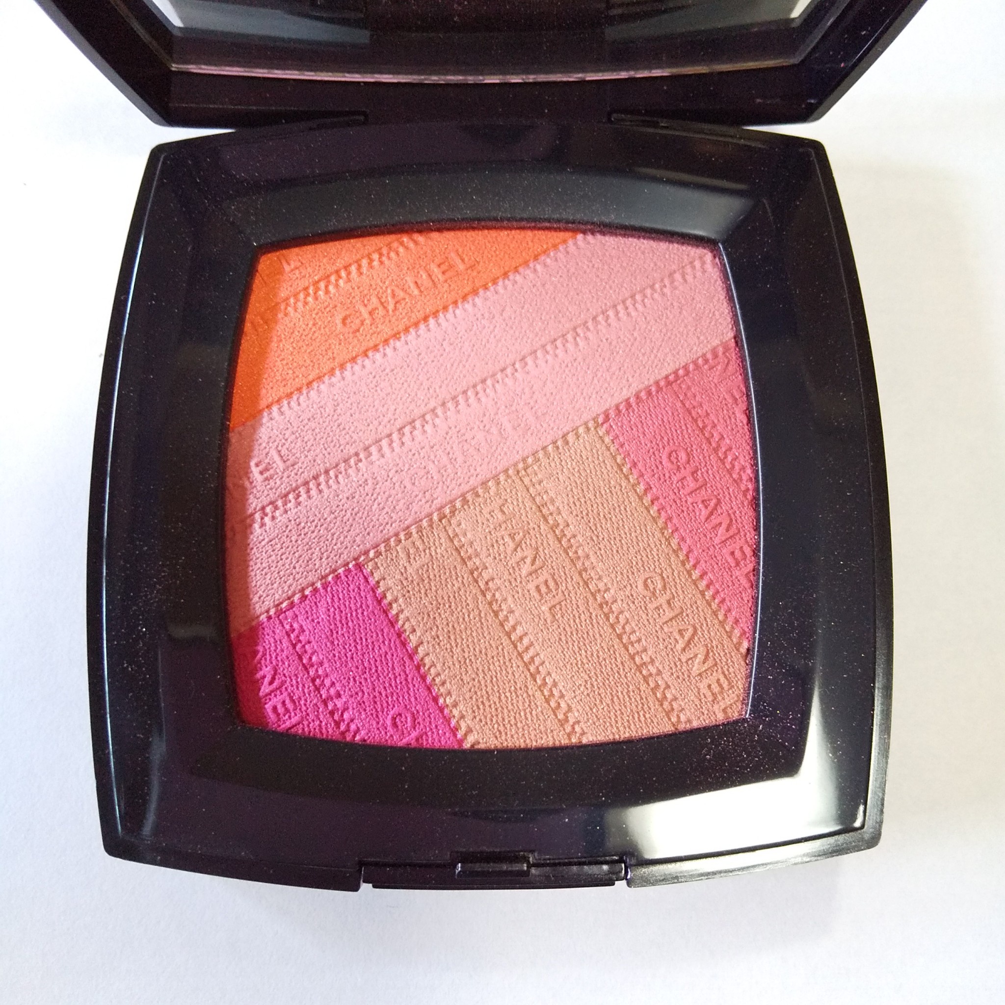 シャネル / サンキス リボン アーモニー ドゥ ブラッシュの公式商品