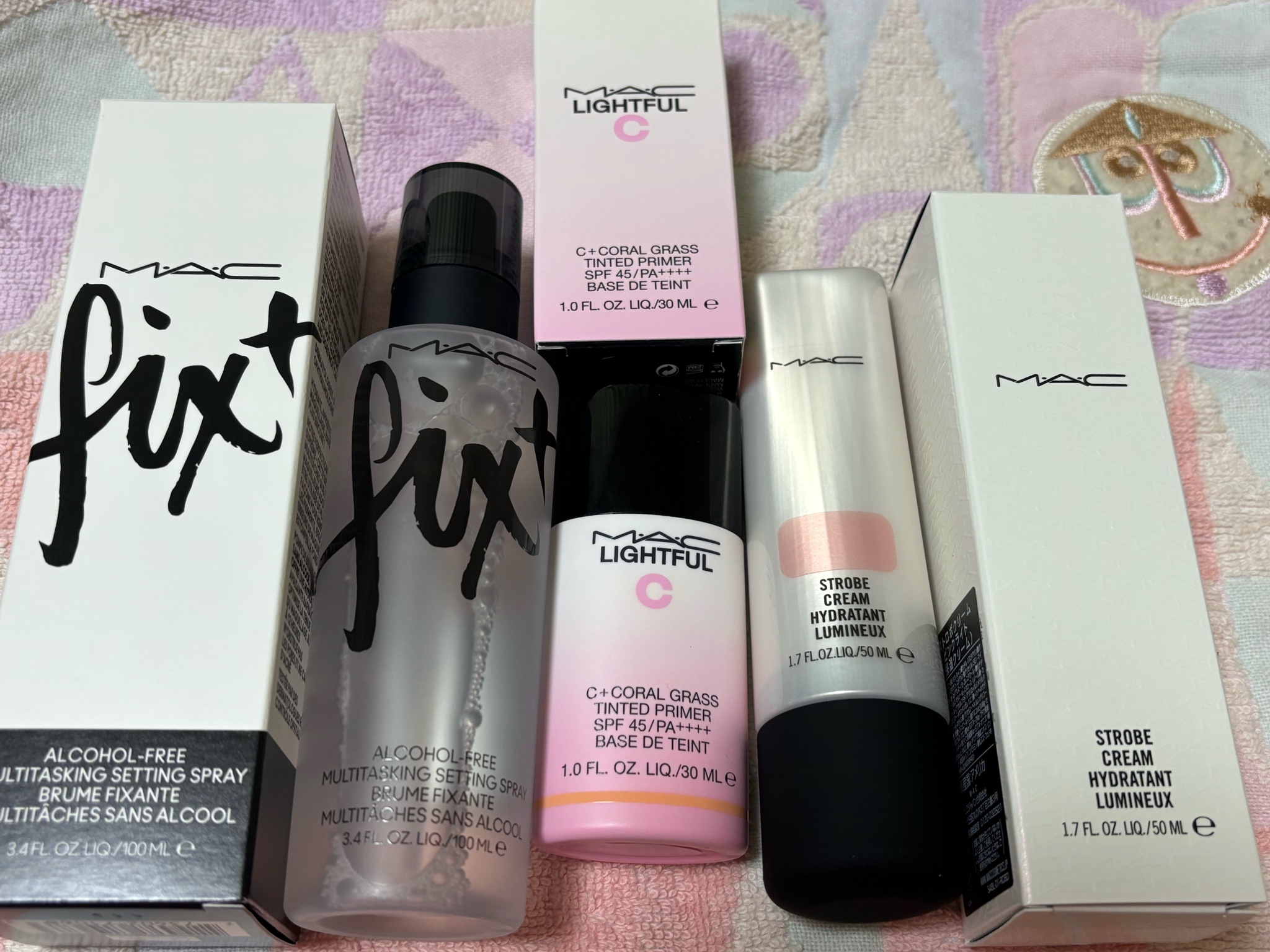 M・A・C / ライトフル C+ ティンティッド プライマー SPF 45の公式商品