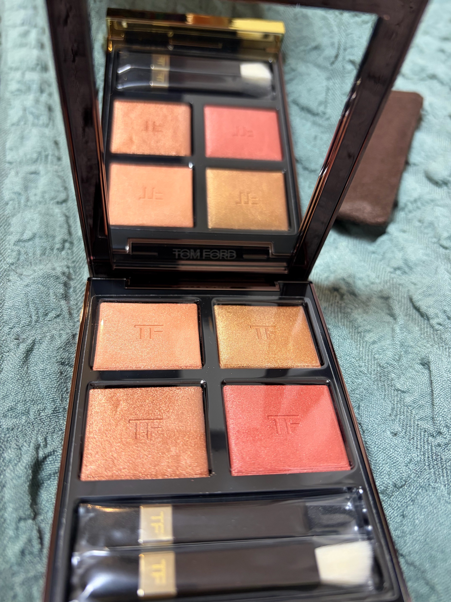 トム フォード ビューティ / アイ カラー クォード 04A サスピションの