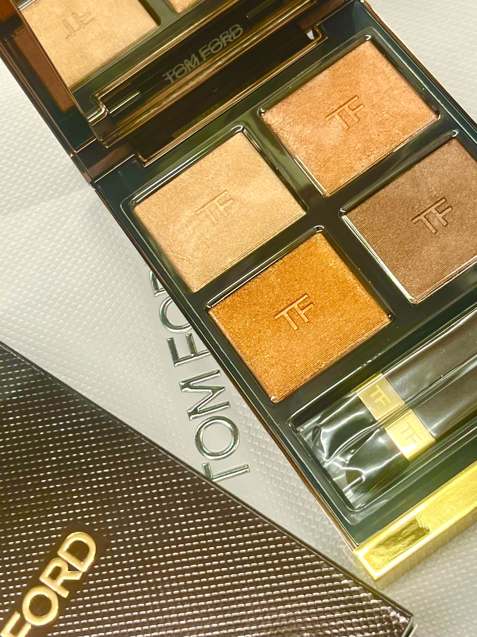 トム フォード ビューティ / アイ カラー クォード BP04A サスピション