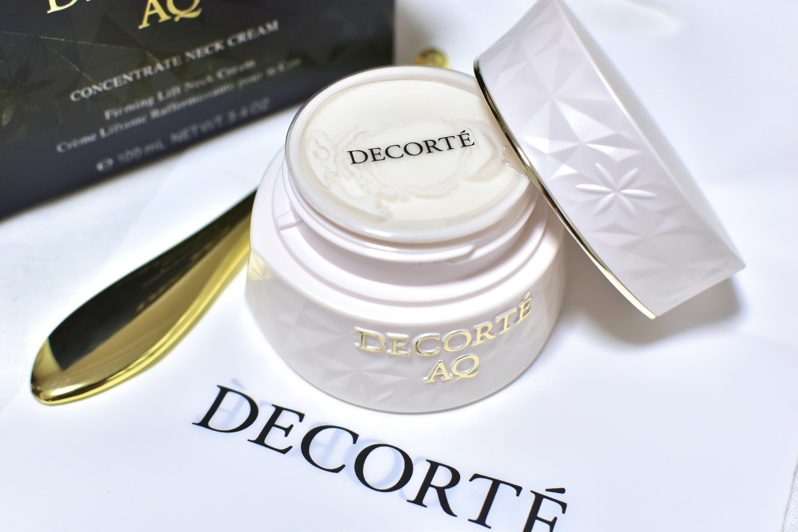 コスメデコルテ / AQ コンセントレイト ネッククリームの公式商品情報