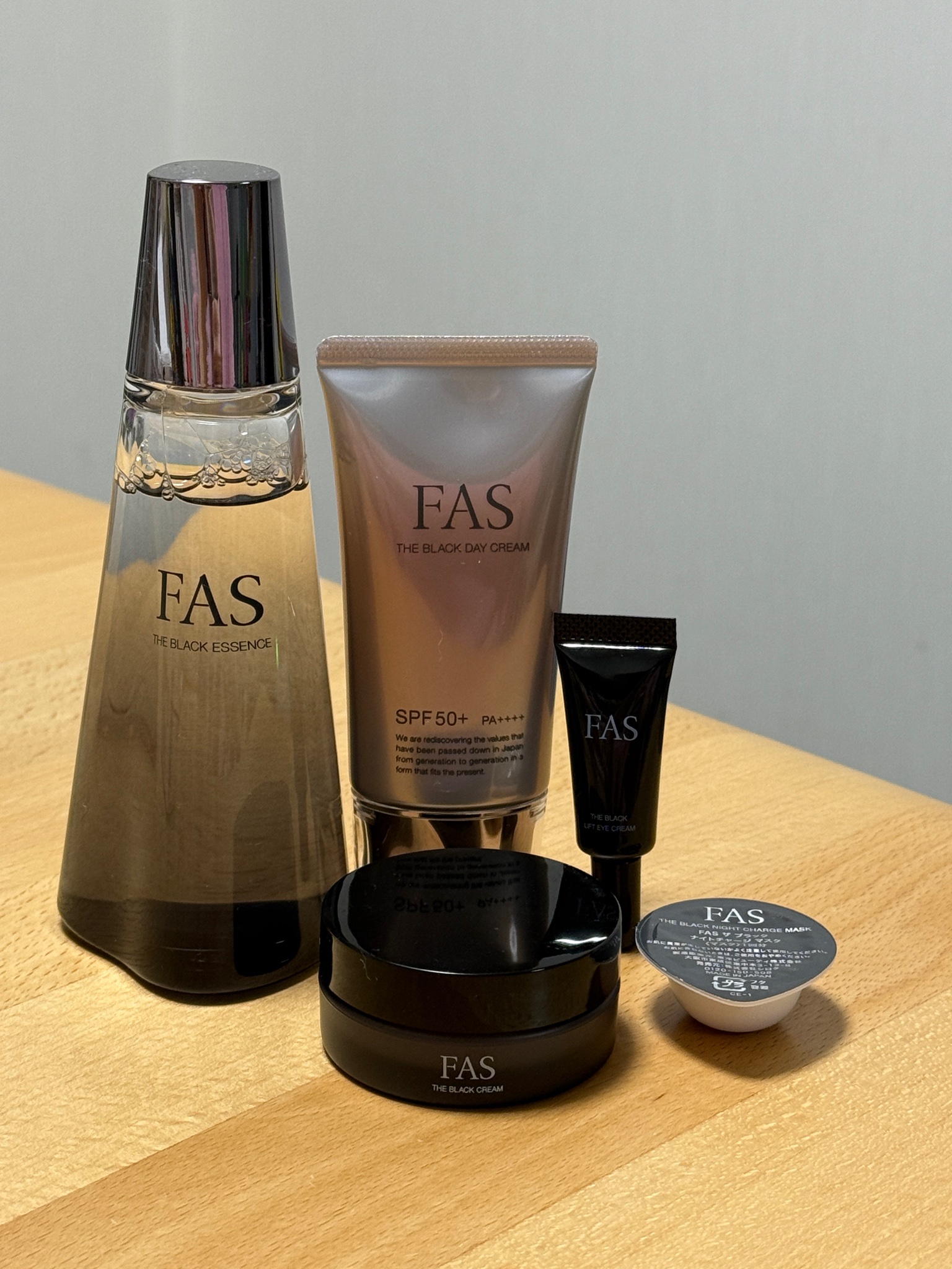 FAS / FAS ザ ブラック エッセンスの公式商品情報｜美容・化粧品情報は