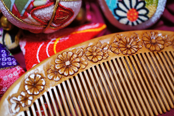 たったの100円！「桃の木櫛」に彫刻を | Azami♪さんのブログ - @cosme