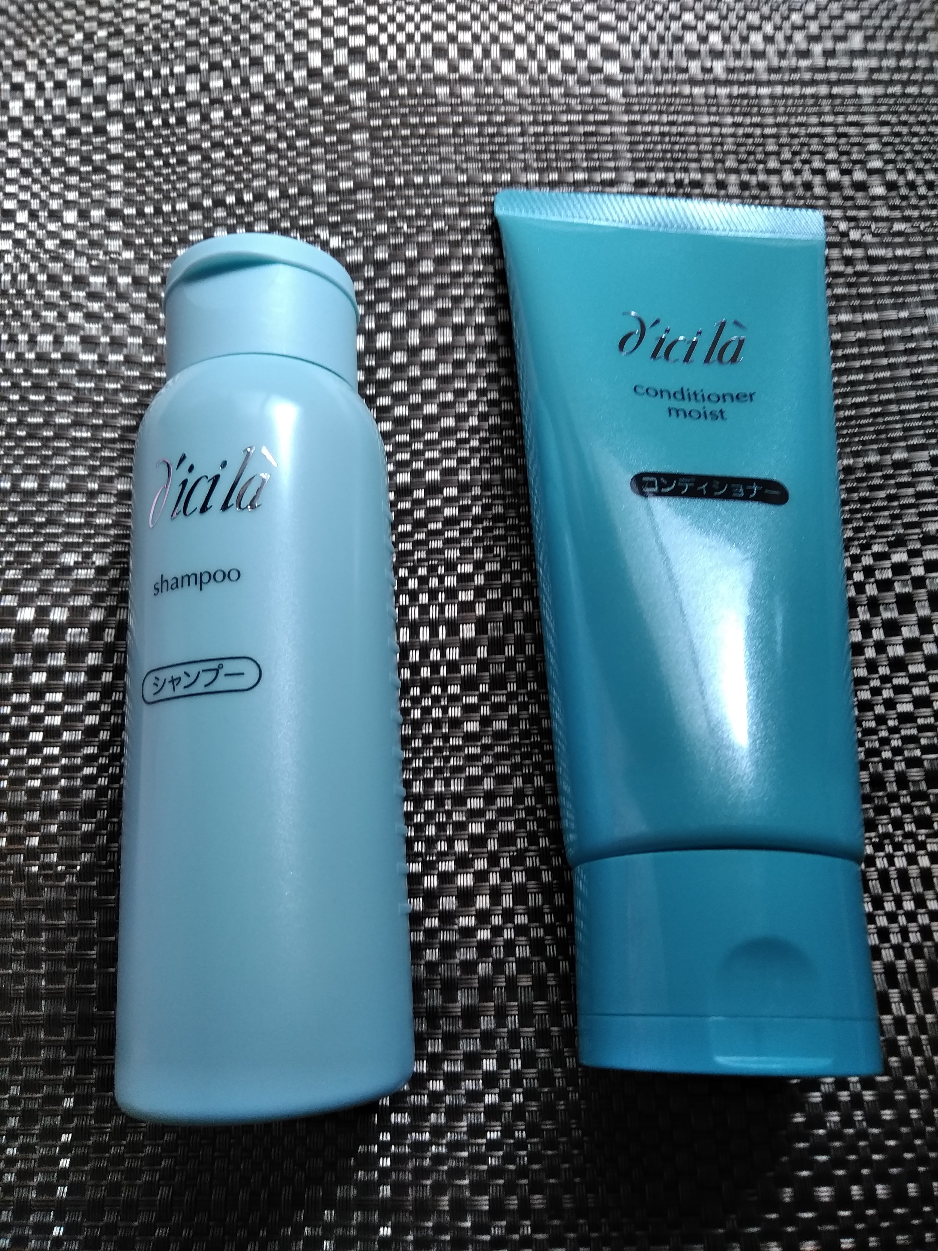 ディシラ / セルヴィス シャンプー／コンディショナー モイストの公式