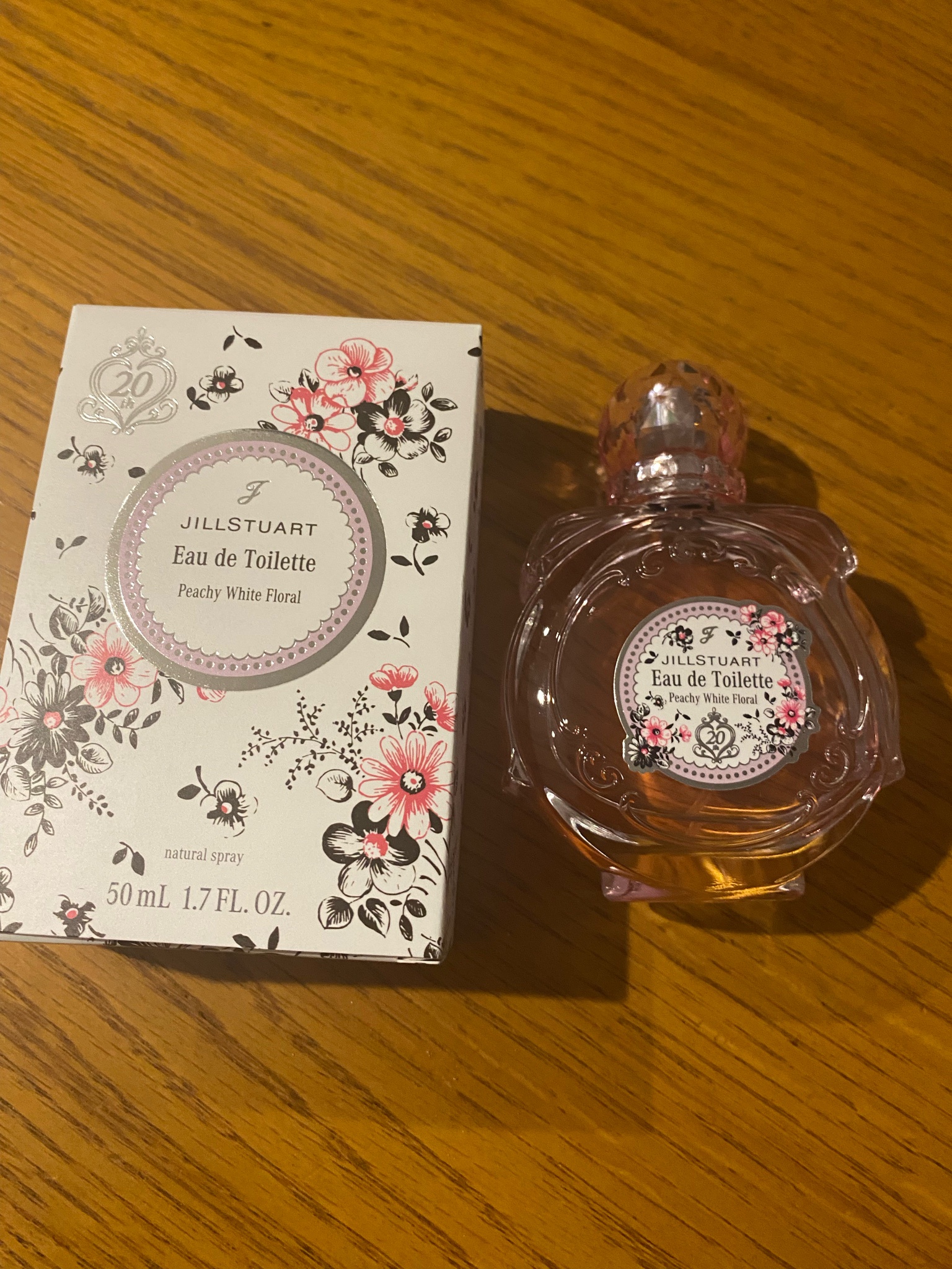 ジルスチュアート / ピーチー ホワイトフローラル オードトワレ 50mLの