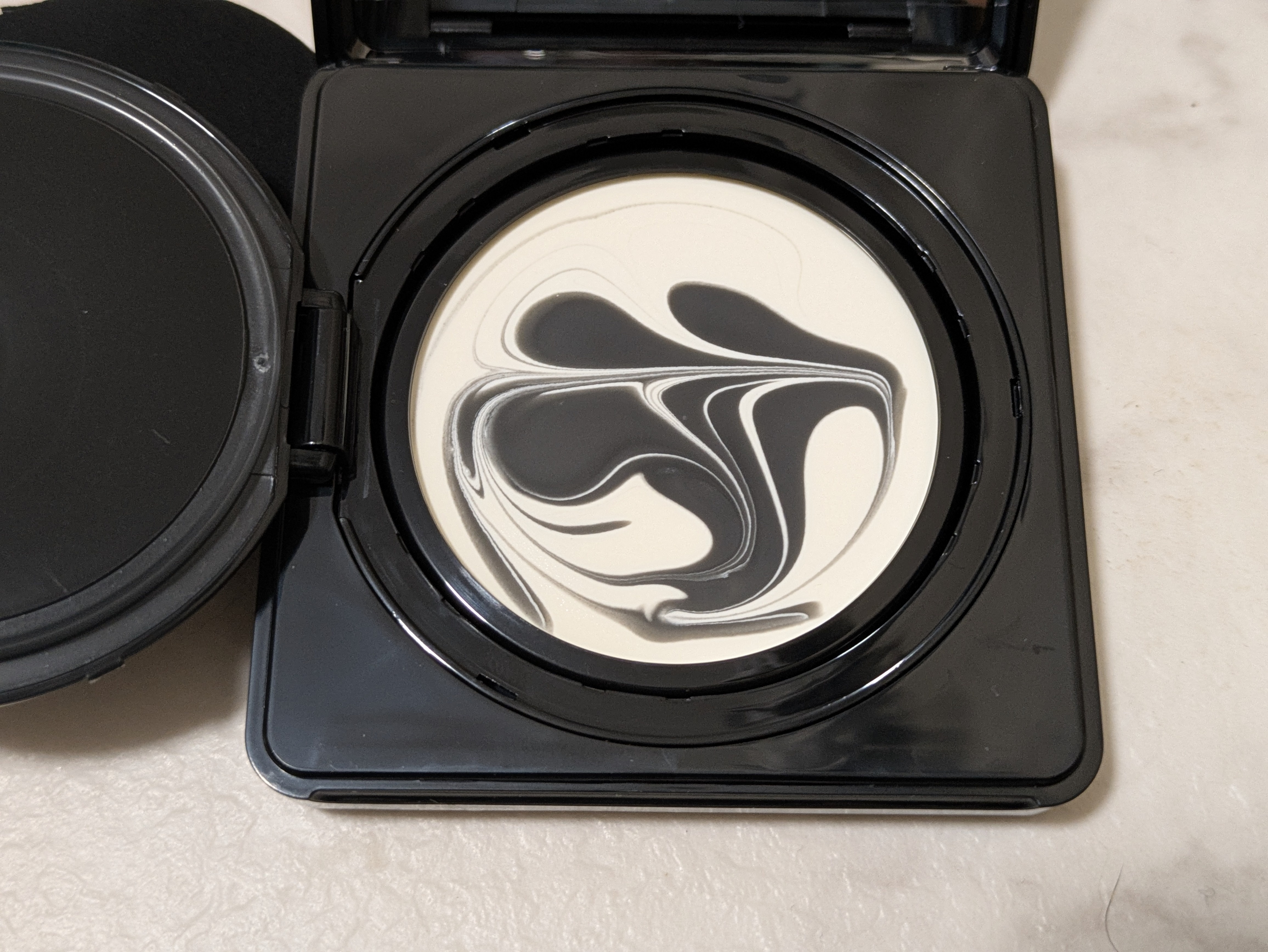 ジバンシイ / ソワン ノワール UV コンパクトの公式商品情報｜美容