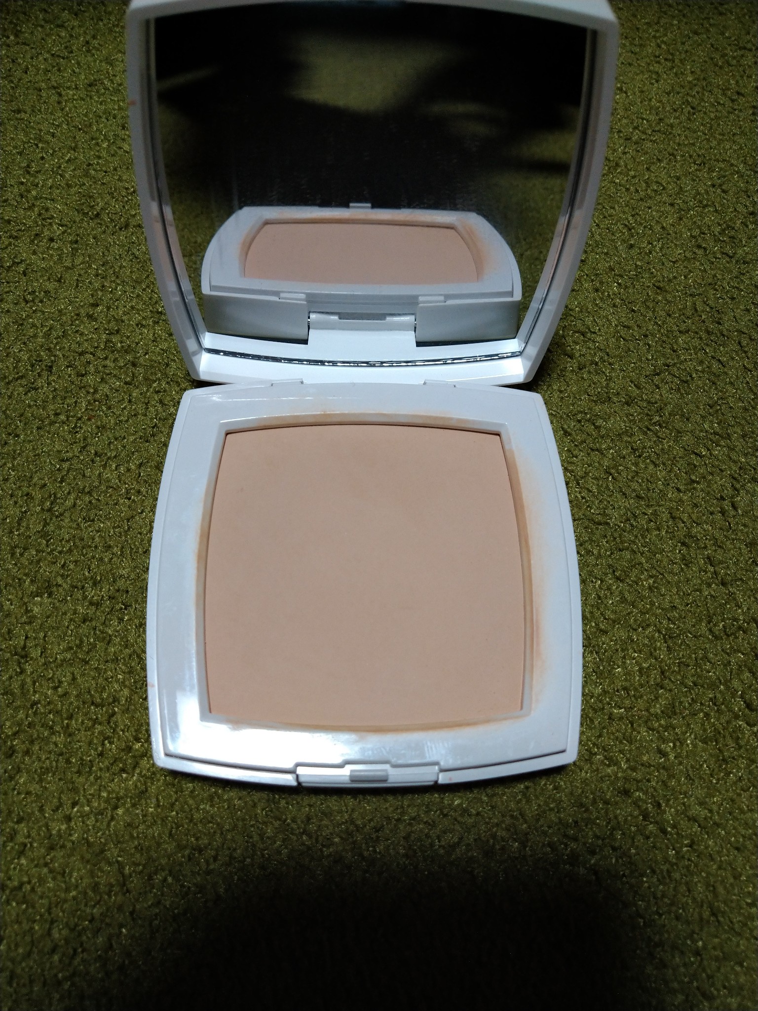 シャネル / ル ブラン コンパクト ラディアンス 10 ベージュの公式商品