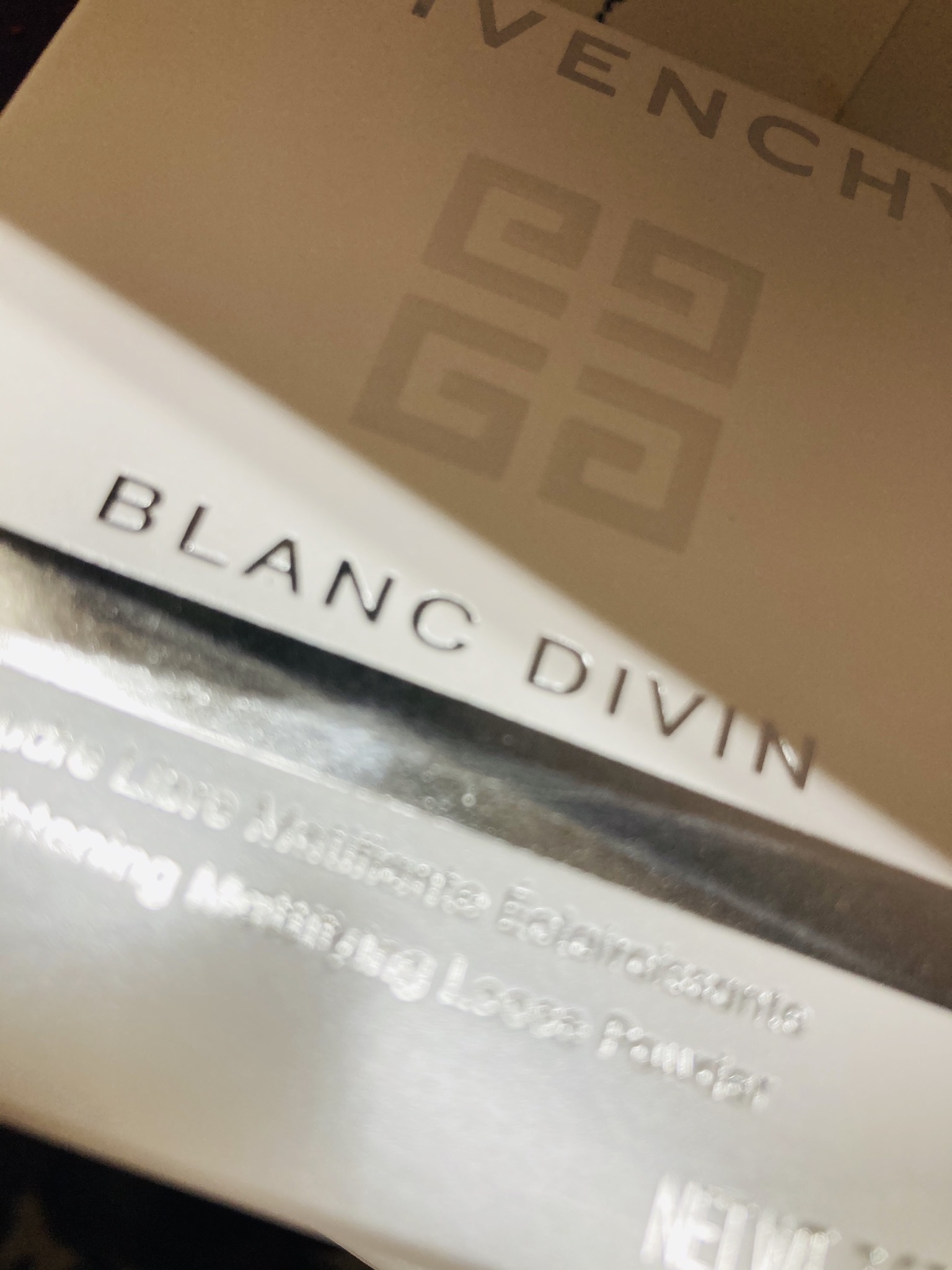 ジバンシイ / ブラン ディヴァン ブライトニング ルース パウダーの