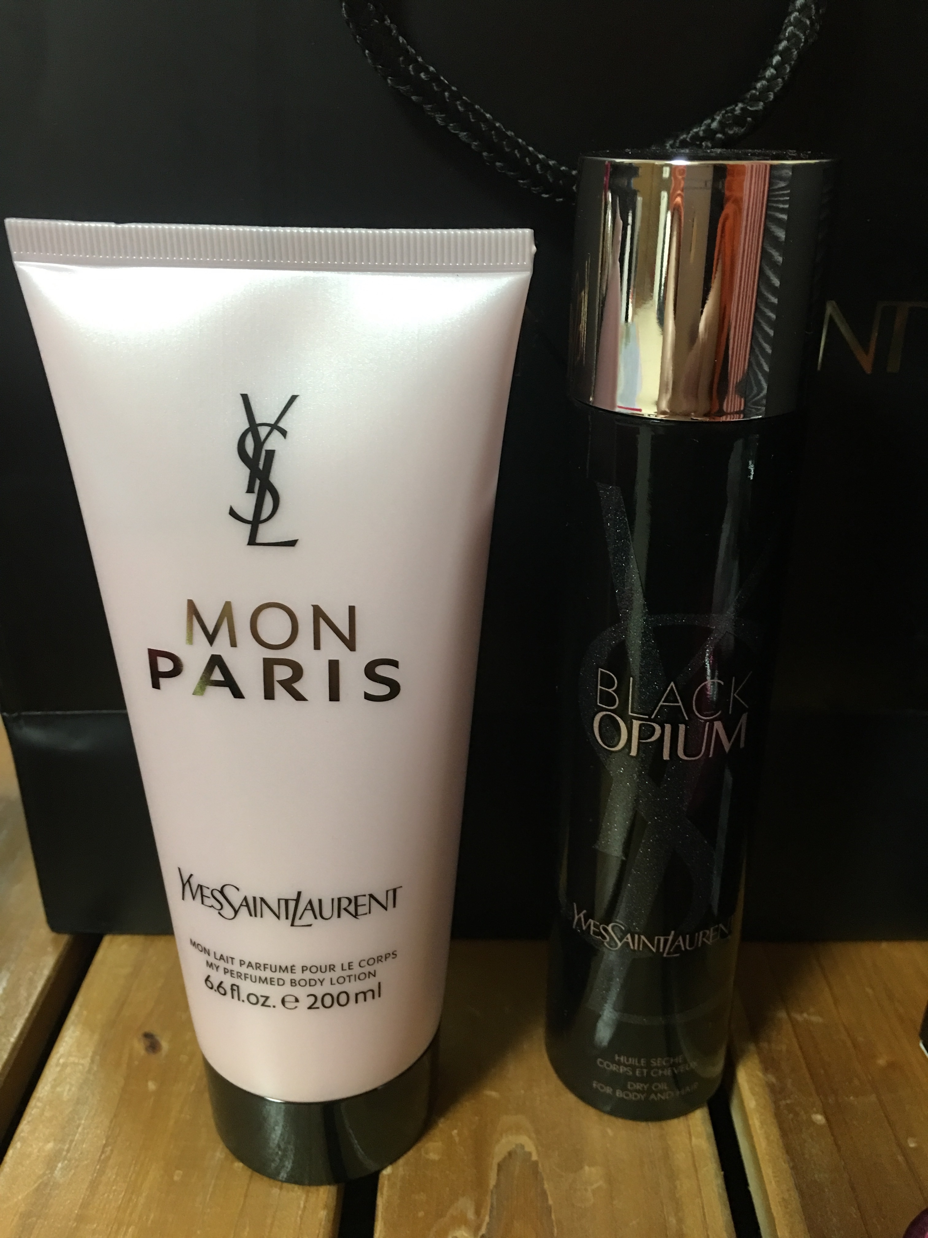 希少 新品未開封 イヴ・サンローラン パリ ボディローション 200ml
