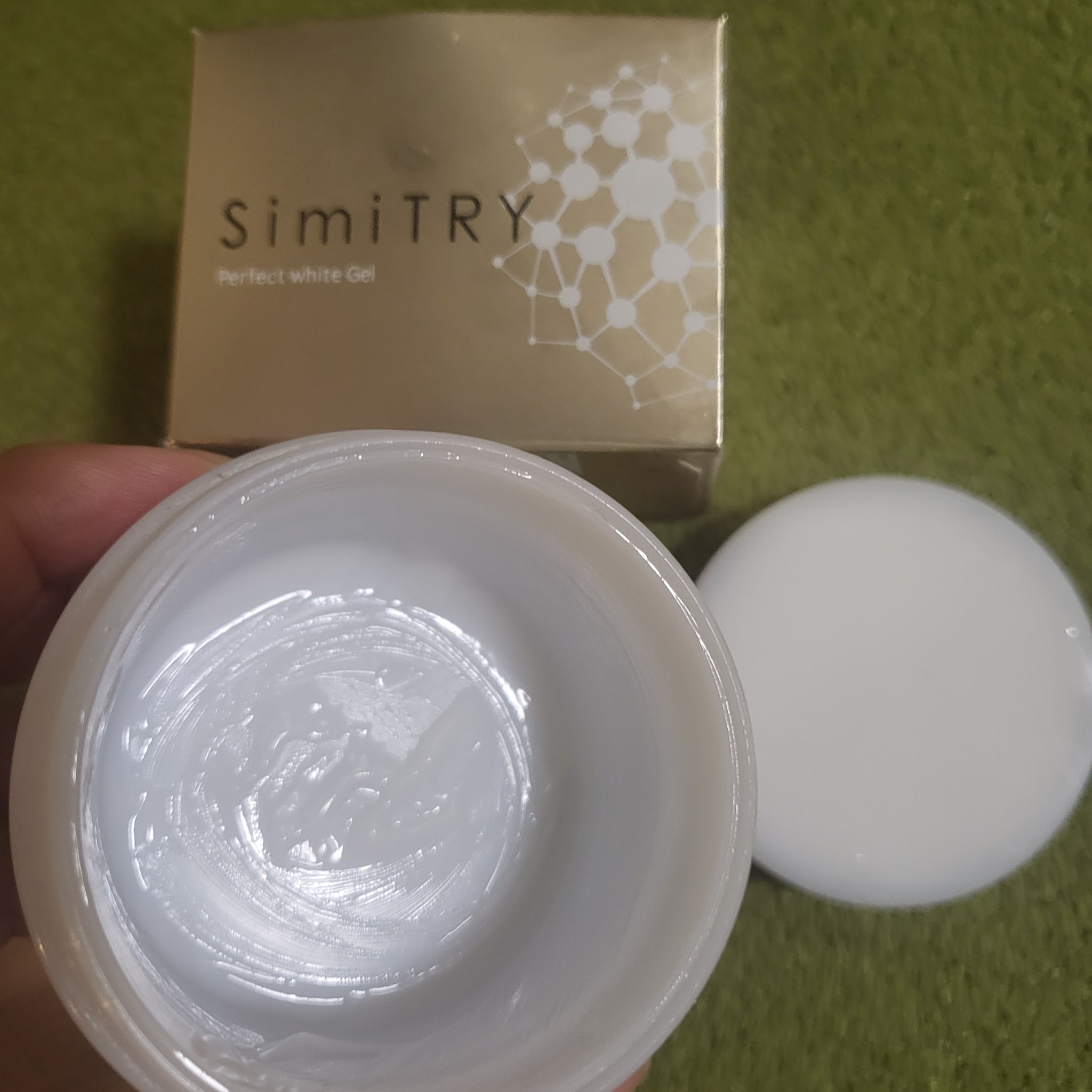 フォーマルクライン / SimiTRY パーフェクト ホワイト ジェルの公式