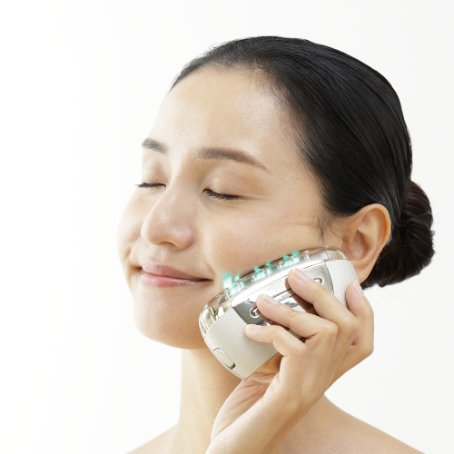 誕生】リフトケア(*1)特化型美顔器 『リフトロジー』 | YA-MAN TOKYO