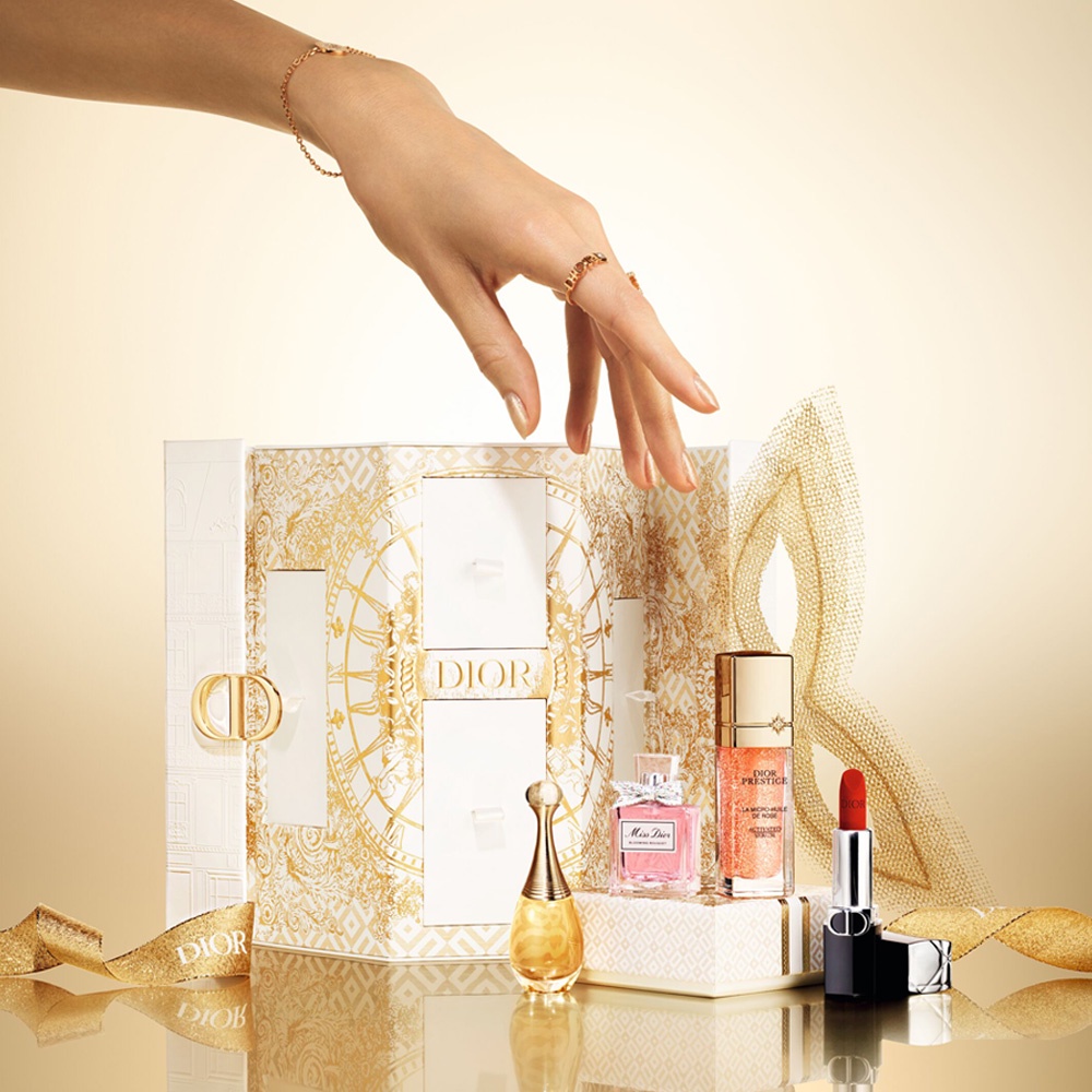 クリスマスコレクション2024】ディオールのアイコニックなアイテムが