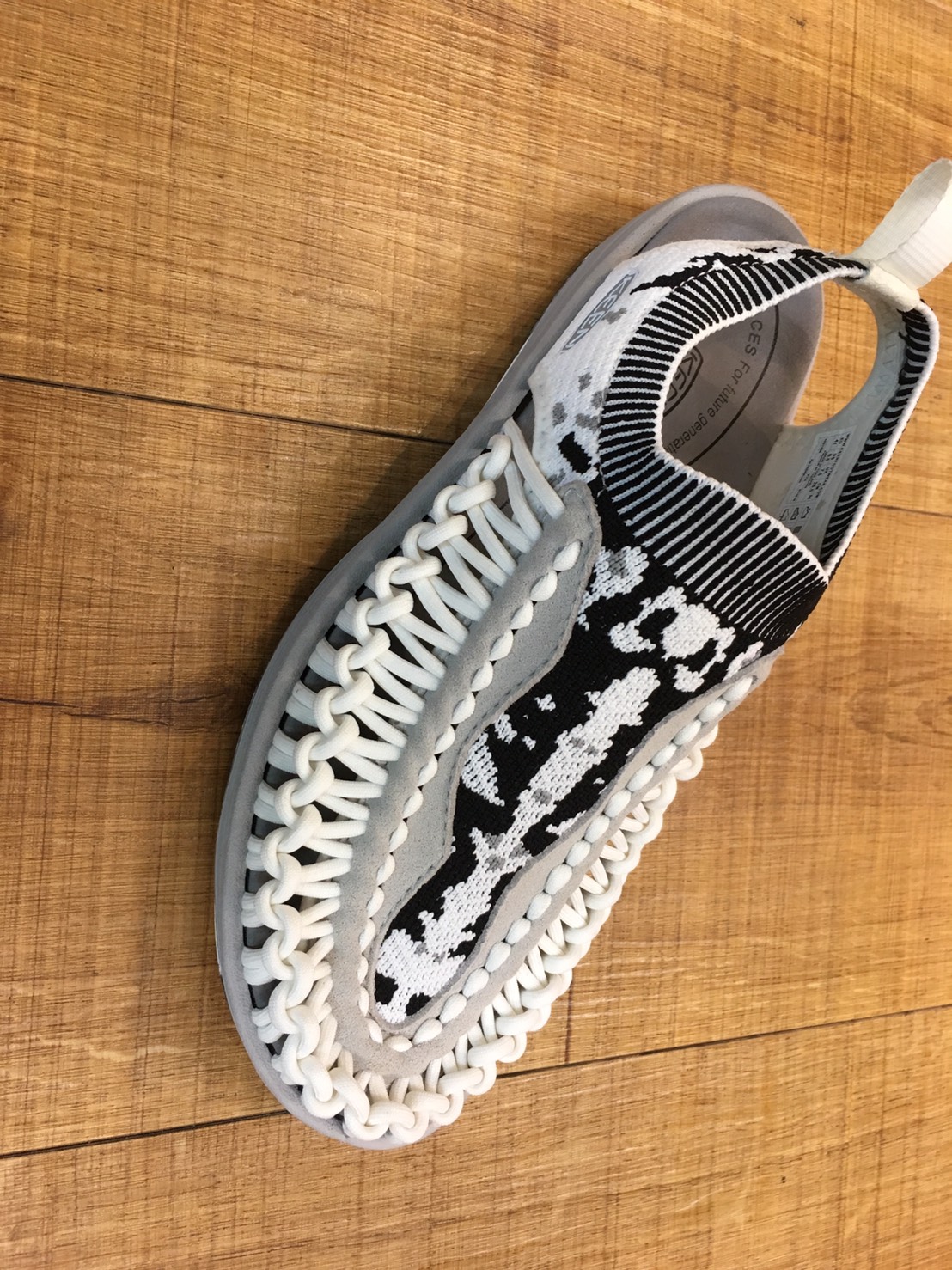 KEEN】限定版ユニーク！”UNEEK EVO（ユニーク エヴォ）”履き心地は