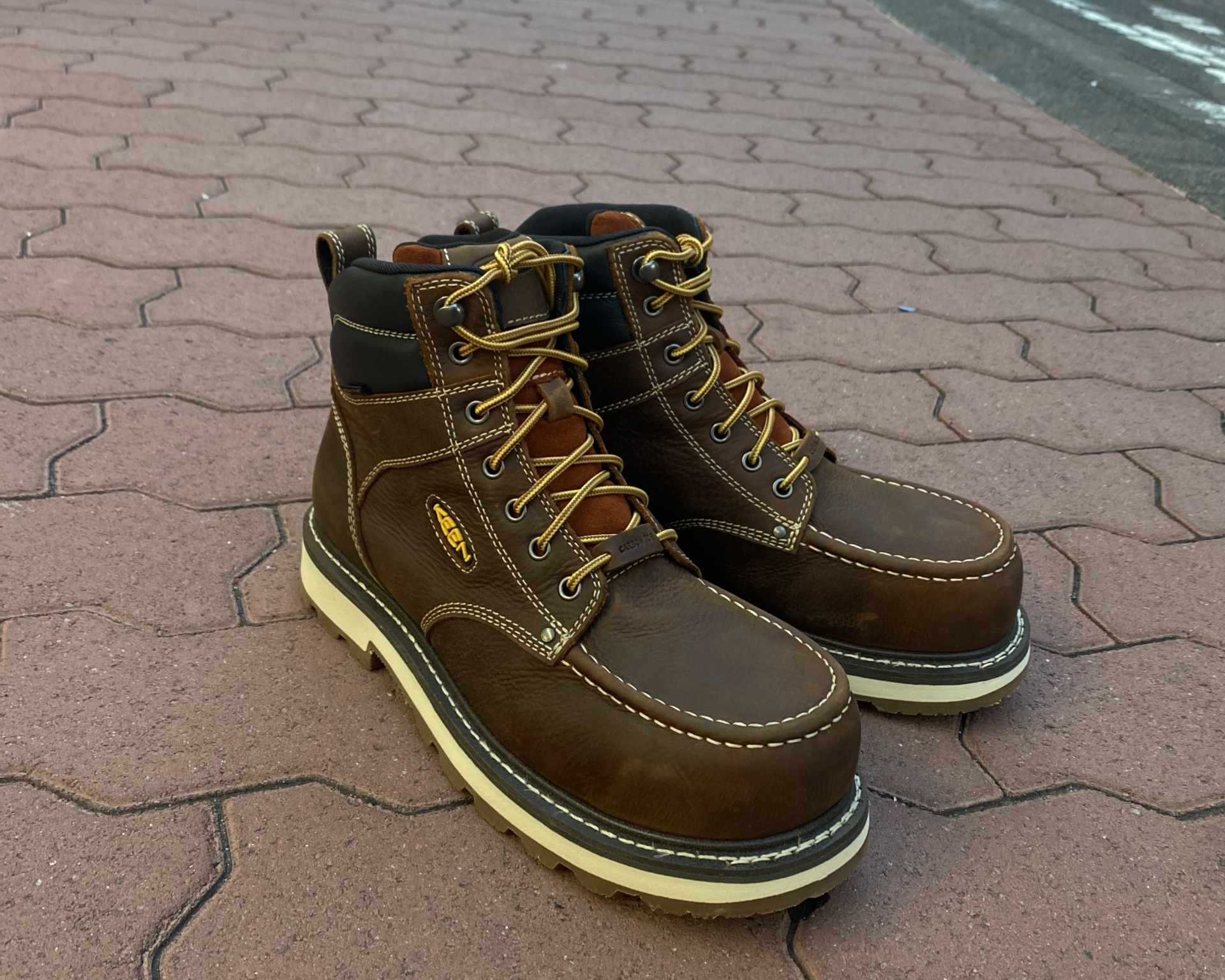 KEENに安全靴にクラシカルで重厚感のあるアイテムが登場！詳しくご紹介
