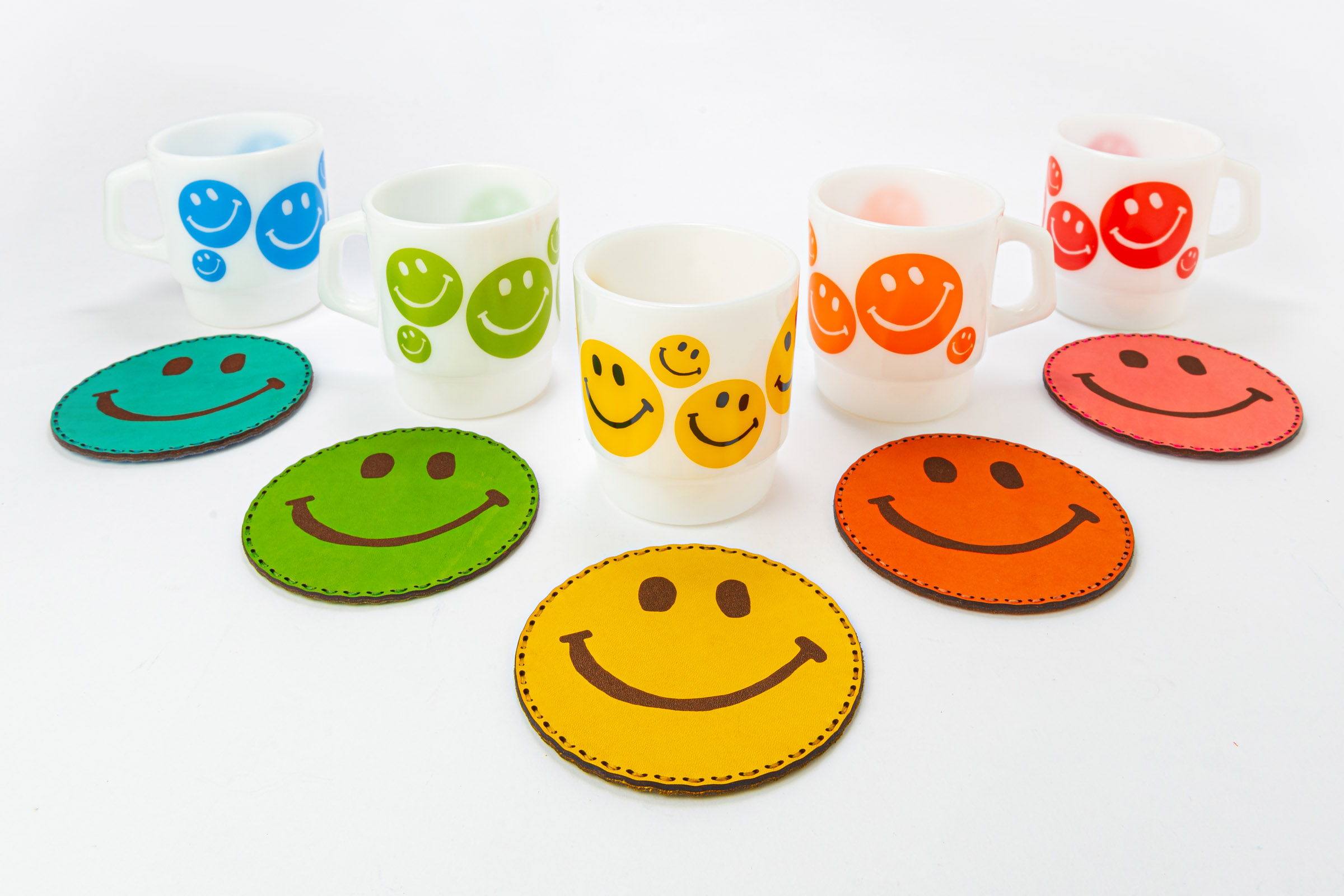 ヴィンテージ Fire-King で人気のスマイルパターン「スマイリー