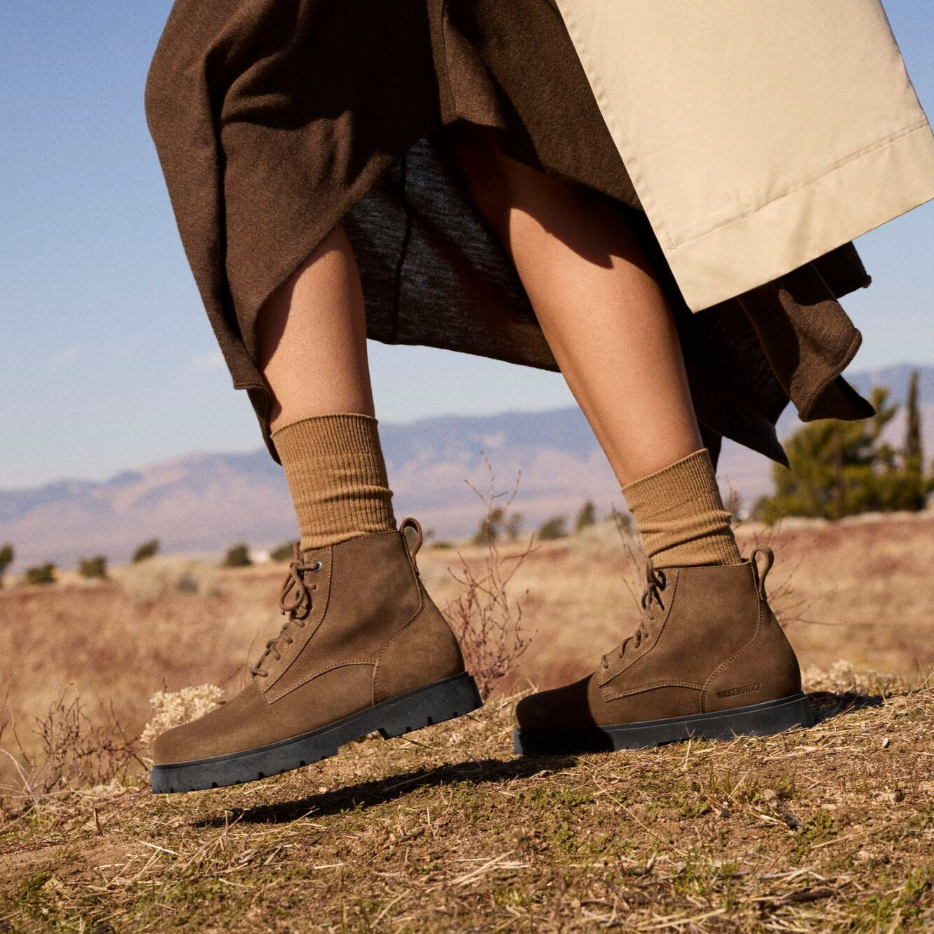 Birkenstock Women's Highwood Lace Mid dark tea suede